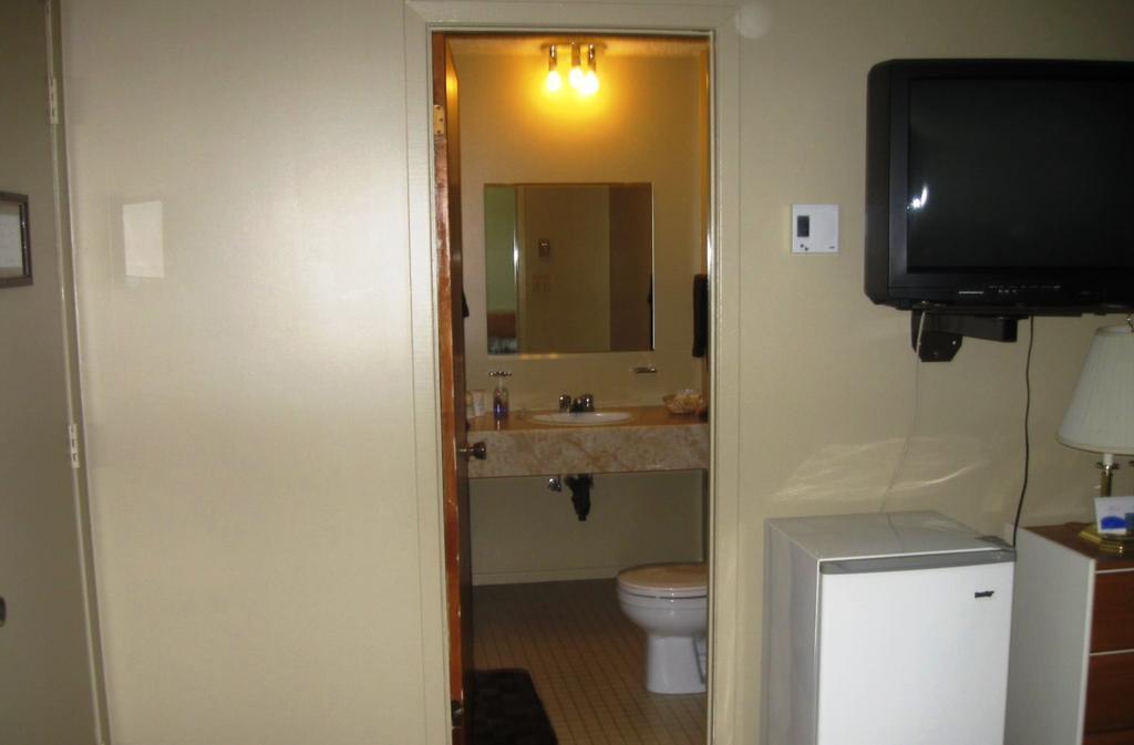 Motel De La Pointe Aux Bouleaux Baie-Sainte-Catherine Quarto foto